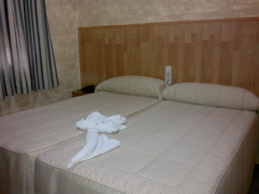 Hostal Mays Numancia de la Sagra Esterno foto